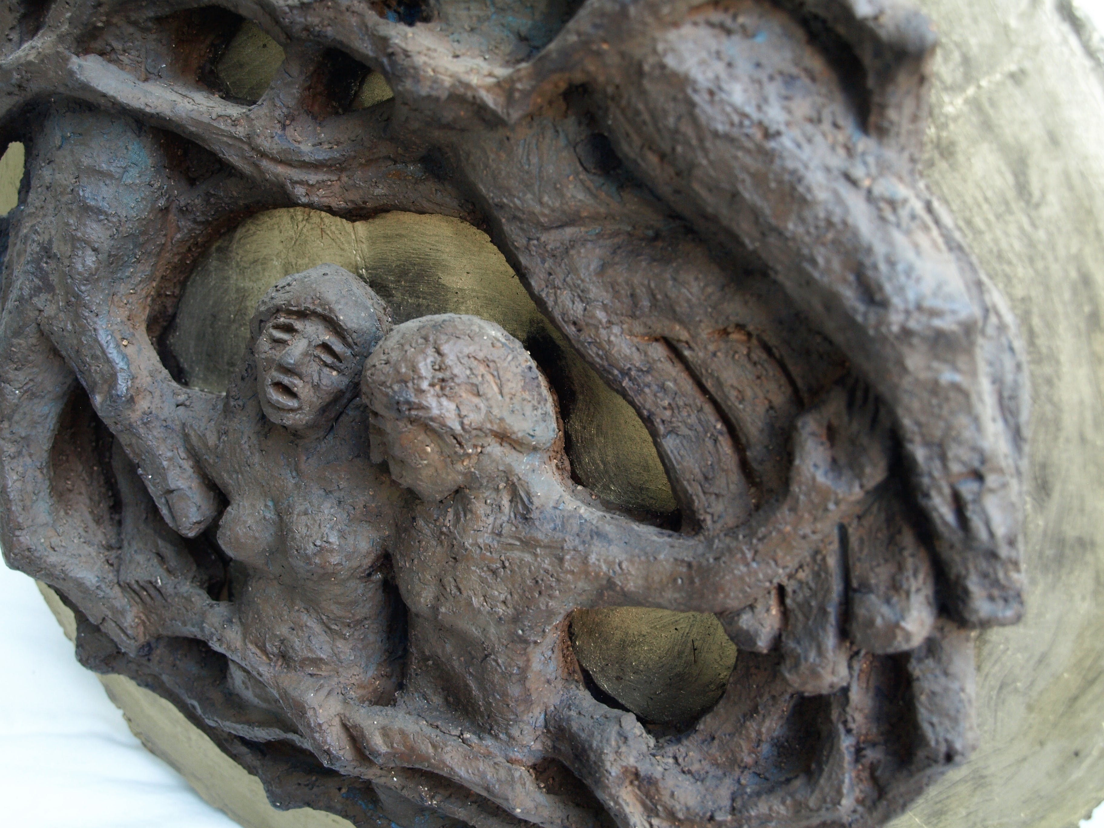 Klaas Pijlman - Sculpture - Erbarmen - Chamotte / Aardewerk op hout – 1979 kopen? Bied vanaf 50!