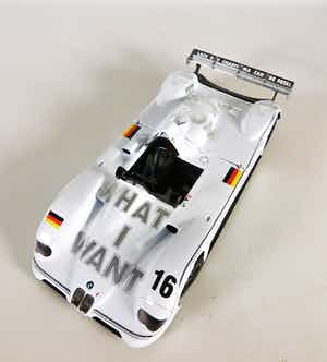 Jenny Holzer - Art Car BMW V12 LMR verkocht voor € 1!
