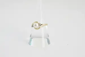 72 - Elegante 14 karaats geel-gouden dames  ring met parel en diamant (achtkant) kopen? Bied vanaf 80!