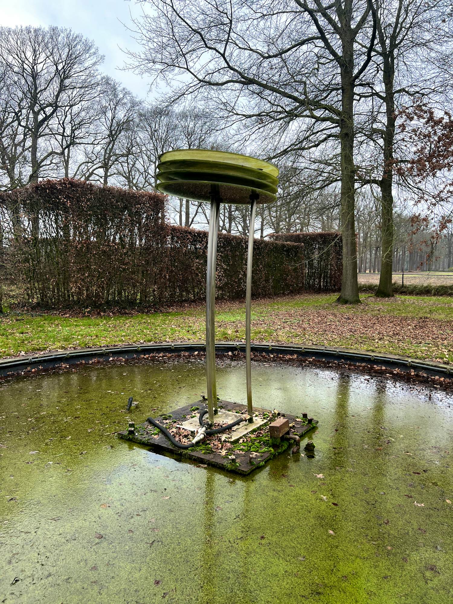 Hedda Willem Buijs - bijzonder abstract beeld van staal en glas (geschikt als vijverbeeld) kopen? Bied vanaf 200!
