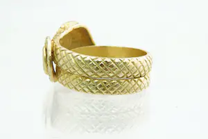 8 - Mooi bewerkte, massief 18 krt geel gouden slangen-ring - grote maat! kopen? Bied vanaf 560!