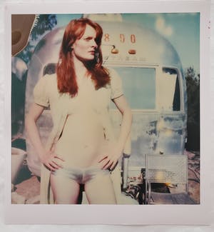 Stefanie Schneider - Daisy in front of Trailer, signiert und nummeriert kopen? Bied vanaf 300!