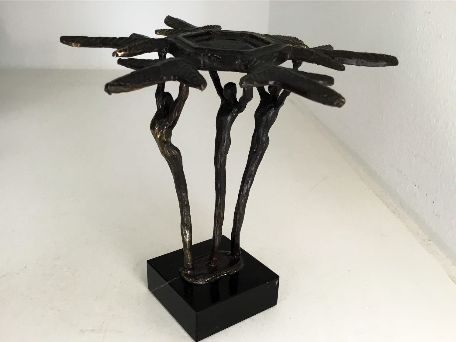 Corry Ammerlaan - Sculptuur “ De vier jaargetijden “. DE WINTER “ kopen? Bied vanaf 1!