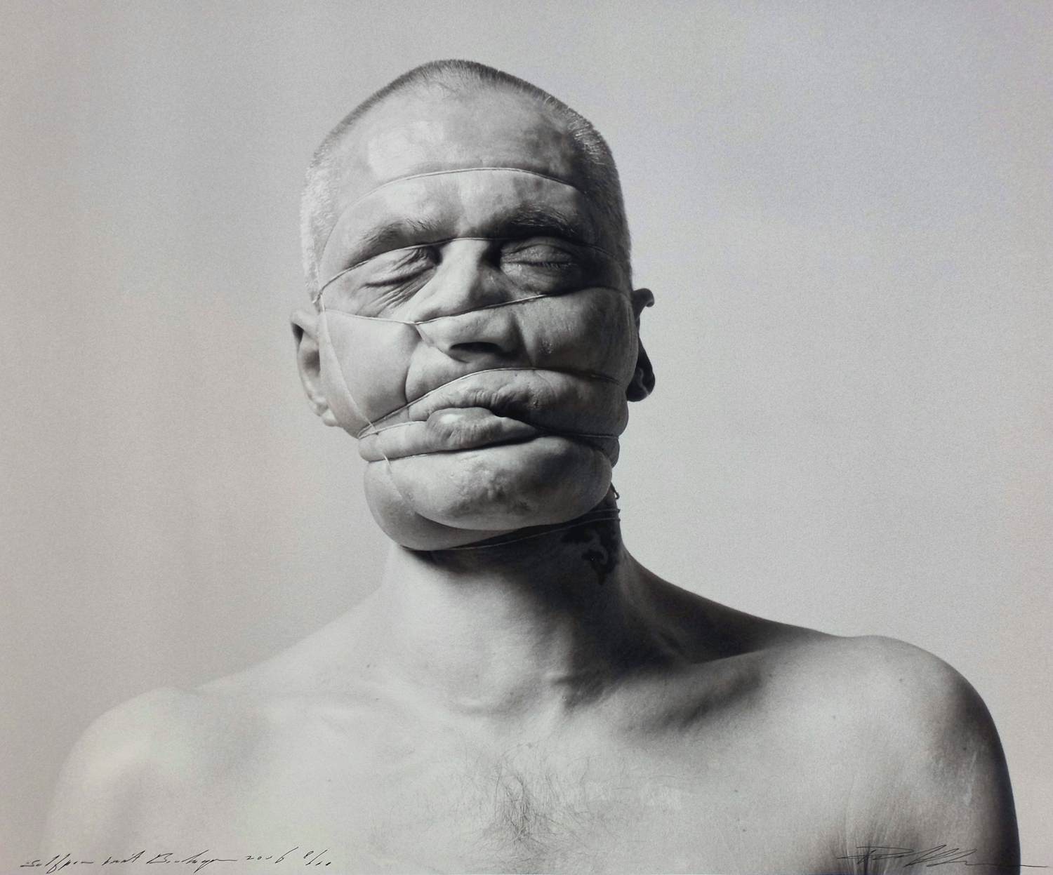 Paul Blanca - Selfportrait Bondage, lambdaprint op fotopapier (groot) kopen? Bied vanaf 395!