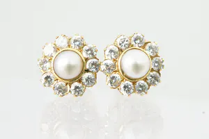 Elegante set 20Krt geel-gouden rozet dames-oorschroeven met parel en zirkonen kopen? Bied vanaf 90!