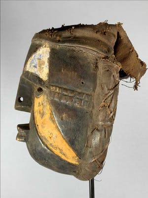 Igbo - Old Tribal Used African IGBO passport Mask - Nigeria. kopen? Bied vanaf 25!