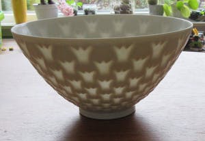 Rorstrand - Gunnar Nylund - White glazed porcelain bowl modelled with crowns kopen? Bied vanaf 95!