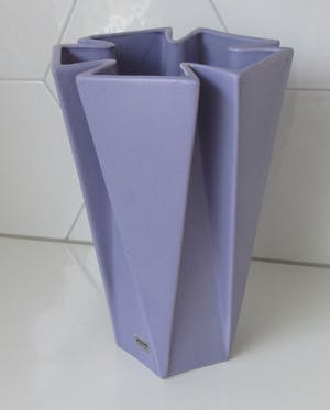 Niet of onleesbaar gesigneerd - FEMI Keramiek Losser - Lila Design Vaas kopen? Bied vanaf 10!