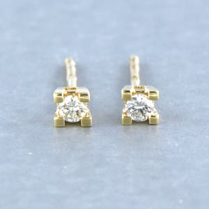 18k gouden solitair oorknoppen bezet met briljant geslepen diamant tot. 0,12ct. kopen? Bied vanaf 1!
