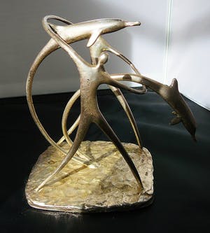 Corry Ammerlaan - Zilver legering: twee figuren met dolfijnen kopen? Bied vanaf 30!