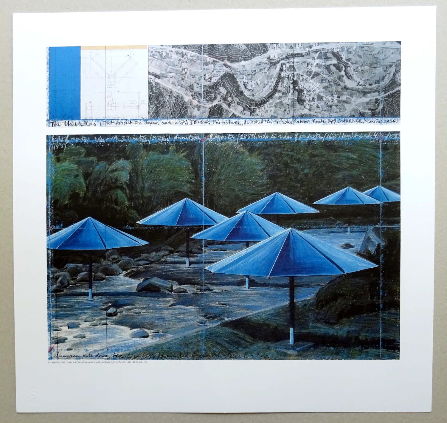 Christo - The Blue Umbrellas Japan 1984 inc.original stofmonster verkocht voor € 79!
