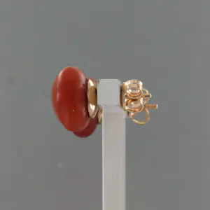 18k rosé gouden oorknoppen bezet met koraal – 4.0 gram kopen? Bied vanaf 325!