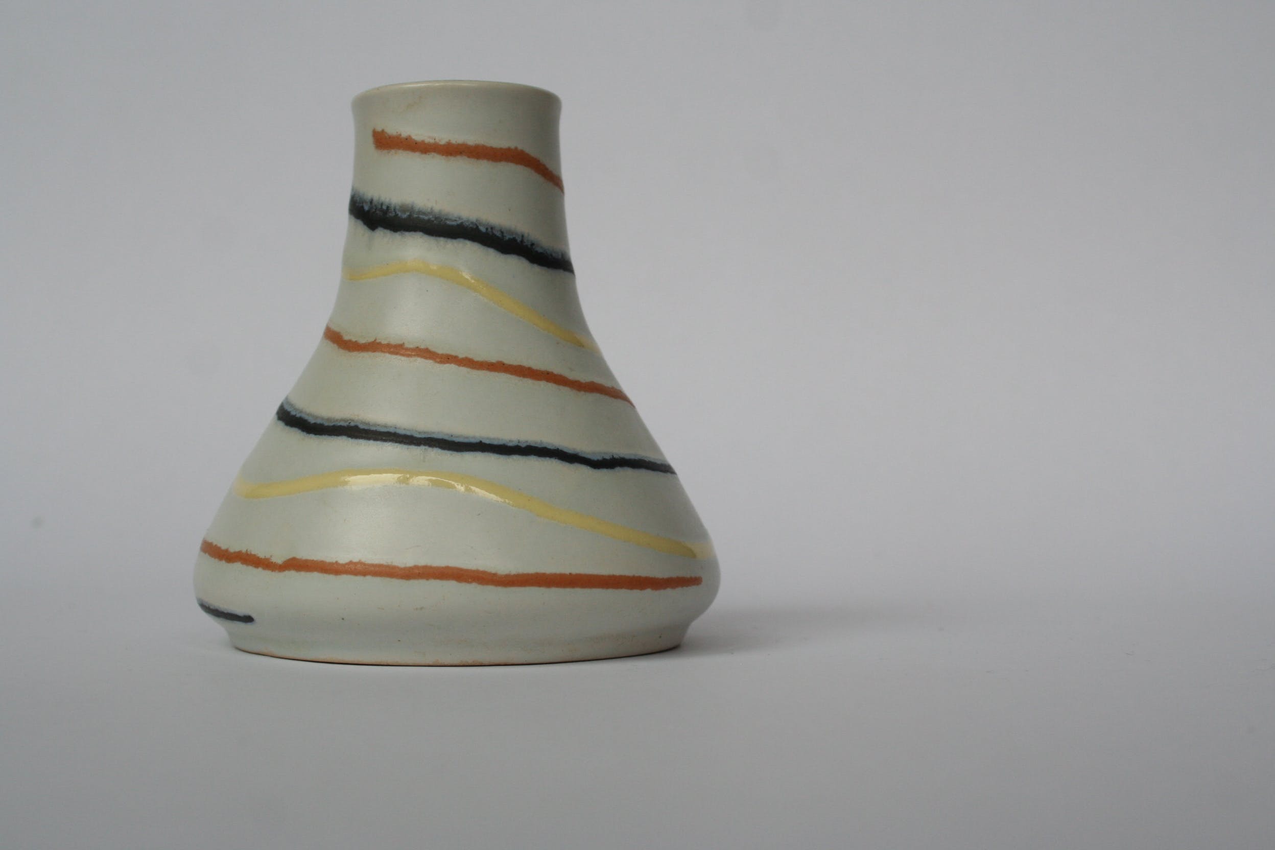 Niet of onleesbaar gesigneerd - handgemaakt vaasje - model 1344 11 kopen? Bied vanaf 1!