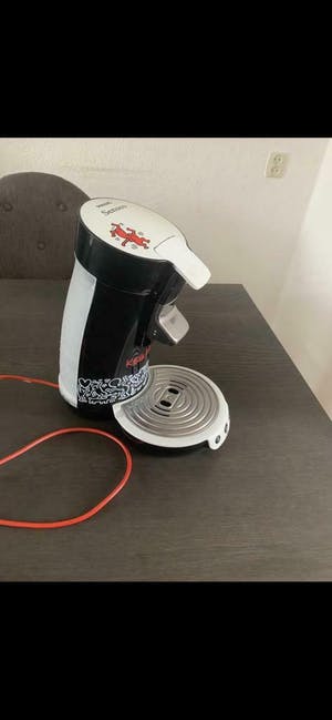 Keith Haring - Senseo apparaat + 2 glazen met illustraties van Haring kopen? Bied vanaf 60!