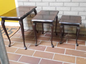 Niet of onleesbaar gesigneerd - 3 bijzettafeltjes in art deco stijl kopen? Bied vanaf 1!