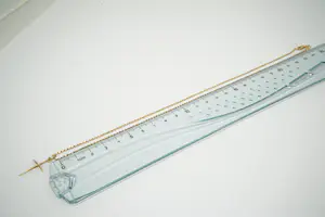 30 - Sierlijk en zo goed als nieuw 14 krt geel-gouden collier en kruishanger kopen? Bied vanaf 120!