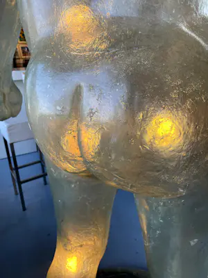 Jurriaan van Hall - Zeer groot beeld van kunststof met lichtbronnen, Bruddha kopen? Bied vanaf 2000!