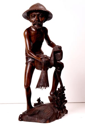 Niet of onleesbaar gesigneerd - Grote tropisch houten sculptuur - Visser met net - Djati hout - Fillipijnen kopen? Bied vanaf 1!