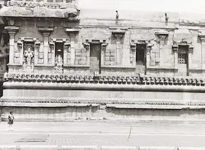 Prarthana Modi - Foto op dibond, Long walk Thanjavur Tanjore 2014 kopen? Bied vanaf 1!