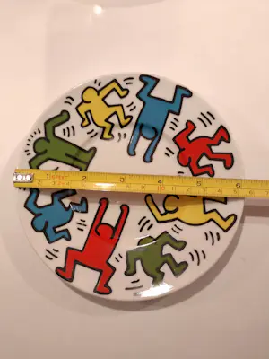 Keith Haring - Servies: 3 verschillende maten borden, 1 koffiekop en schotel kopen? Bied vanaf 80!