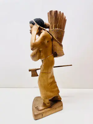AcheterOnbekend - Afrikaanse houten vrouwensculpturen van Ngimbi Tatu? Enchérissez de 80!