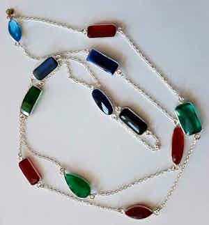 Zilveren collier met diverse halfedelstenen en kristallen verkocht voor € 20!