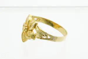 62- Mooi bewerkte 18 Krt gouden dames ring met Bloem - kleine maat! kopen? Bied vanaf 160!