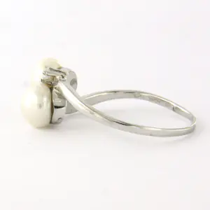 14k wit gouden ring bezet met parels en briljant geslepen diamant tot. 0.06ct kopen? Bied vanaf 210!