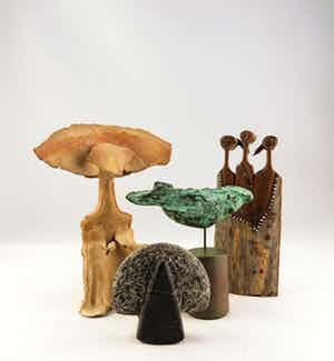 Niet of onleesbaar gesigneerd - Brons, keramiek, steen en hout, Lot van 4 sculpturen verkocht voor € 10!