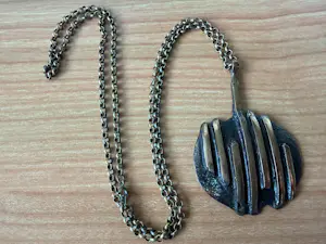 Harrie Lenferink - Prachtige bronzen hanger met originele ketting. kopen? Bied vanaf 125!