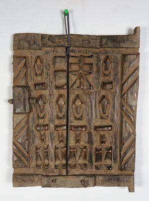 Dogon - Rijkelijk gedecoreerd houten graandeurtje kopen? Bied vanaf 1!