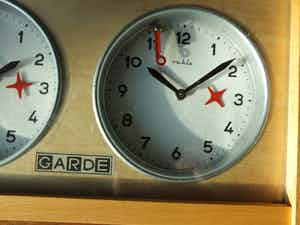 Prachtig en goed werkend schaakklokje in een perfecte staat. verkocht voor € 1!