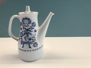 Curiosa - Turi design" Lotte" made in Norway. Handpainted koffiepot kopen? Bied vanaf 1!