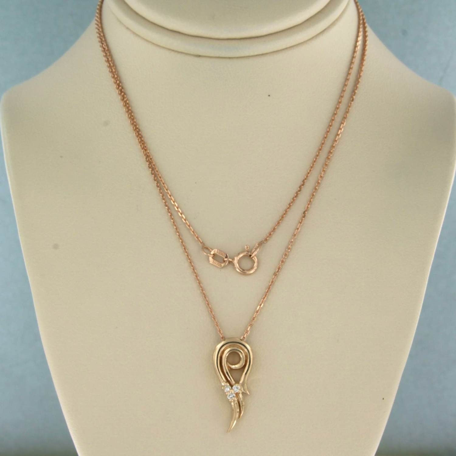 14k gouden collier en hanger met briljant geslepen diamant totaal circa 0.04ct kopen? Bied vanaf 325!