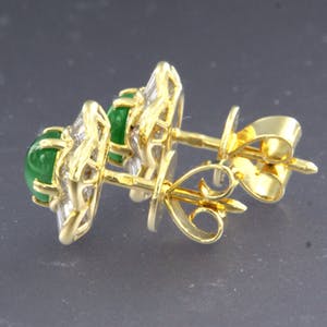 18K Goud - geel gouden oorknoppen bezet met jade en taper geslepen diamanten kopen? Bied vanaf 750!