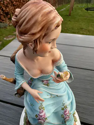 Real Fabbrica Capodimonte - Zittende Dame kopen? Bied vanaf 150!