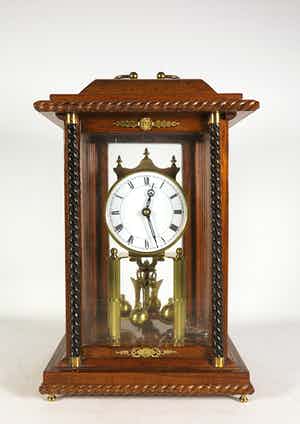 Niet of onleesbaar gesigneerd - Klok, Pendule in houten kast met glazen ruitjes verkocht voor € 1!