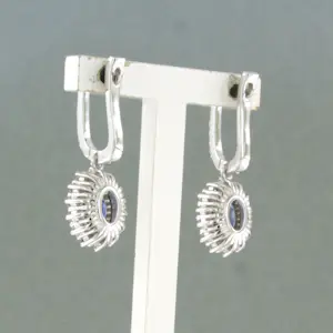 18k gouden oorhangers met saffier en briljant geslepen diamant tot. 0.72ct kopen? Bied vanaf 1100!