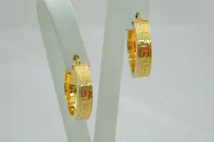 Acheter83 - Elegant paar 18 Krt geel-gouden "Creolen" oorclips - meander motief? Enchérissez de 130!