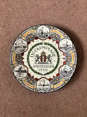 Societe Ceramique - IXe Olympiade Amsterdam 1928 in kleur verkauft für € 25!