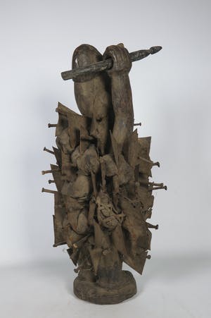 Bakongo - Nkisi beeld / Spijkerbeeld met speer in de hand kopen? Bied vanaf 1!