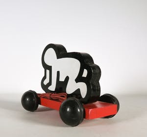 Keith Haring - Beschilderd houten Baby met trekkoord en wieltjes - Uitgevoerd door Vilac kopen? Bied vanaf 1!