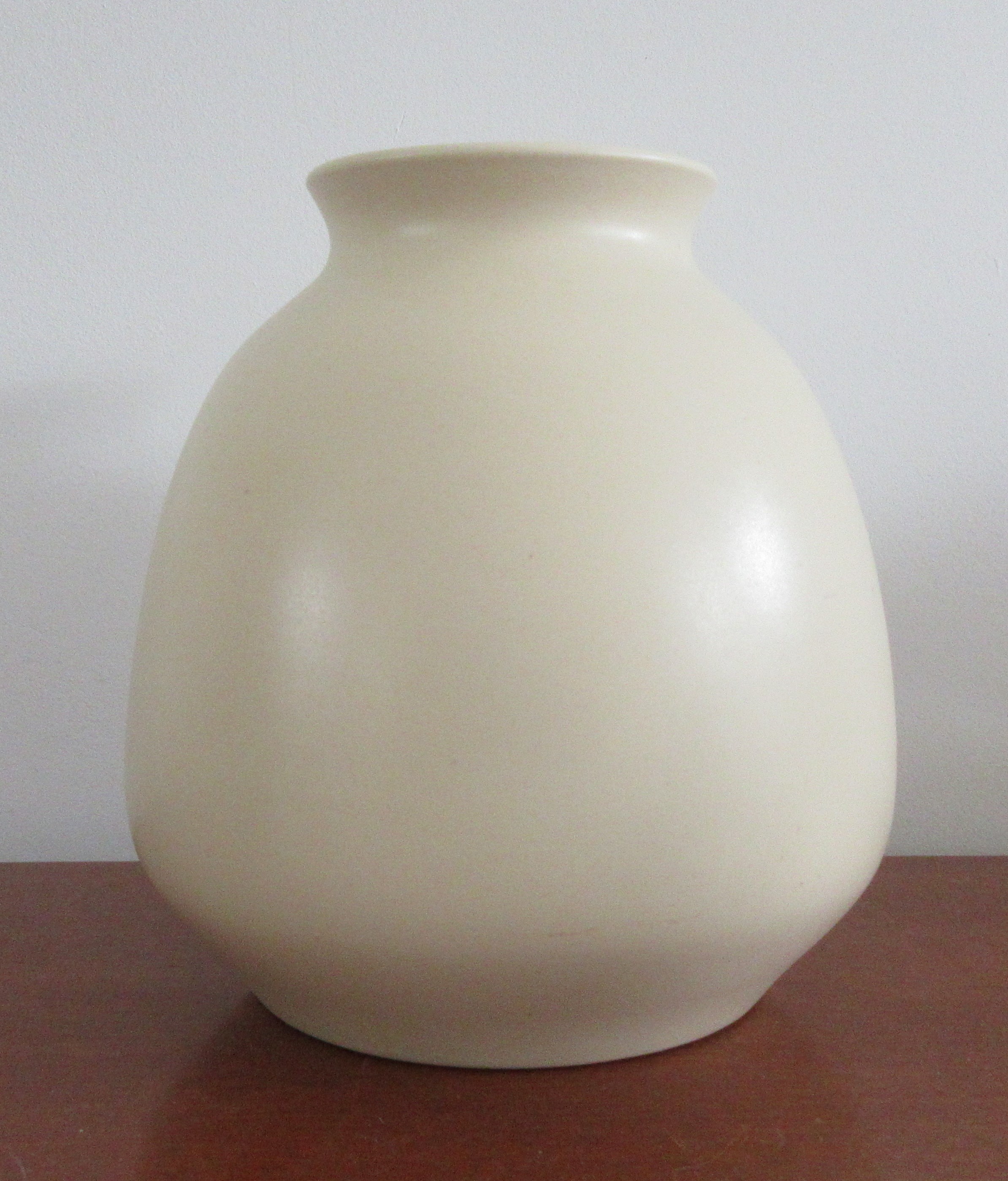 ADCO - Matte creme witte vaas model 1033 kopen? Bied vanaf 48!