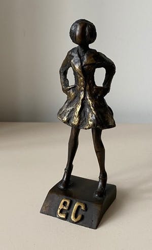 Corry Ammerlaan - Bronzen beeld dame op hoge hakken kopen? Bied vanaf 50!