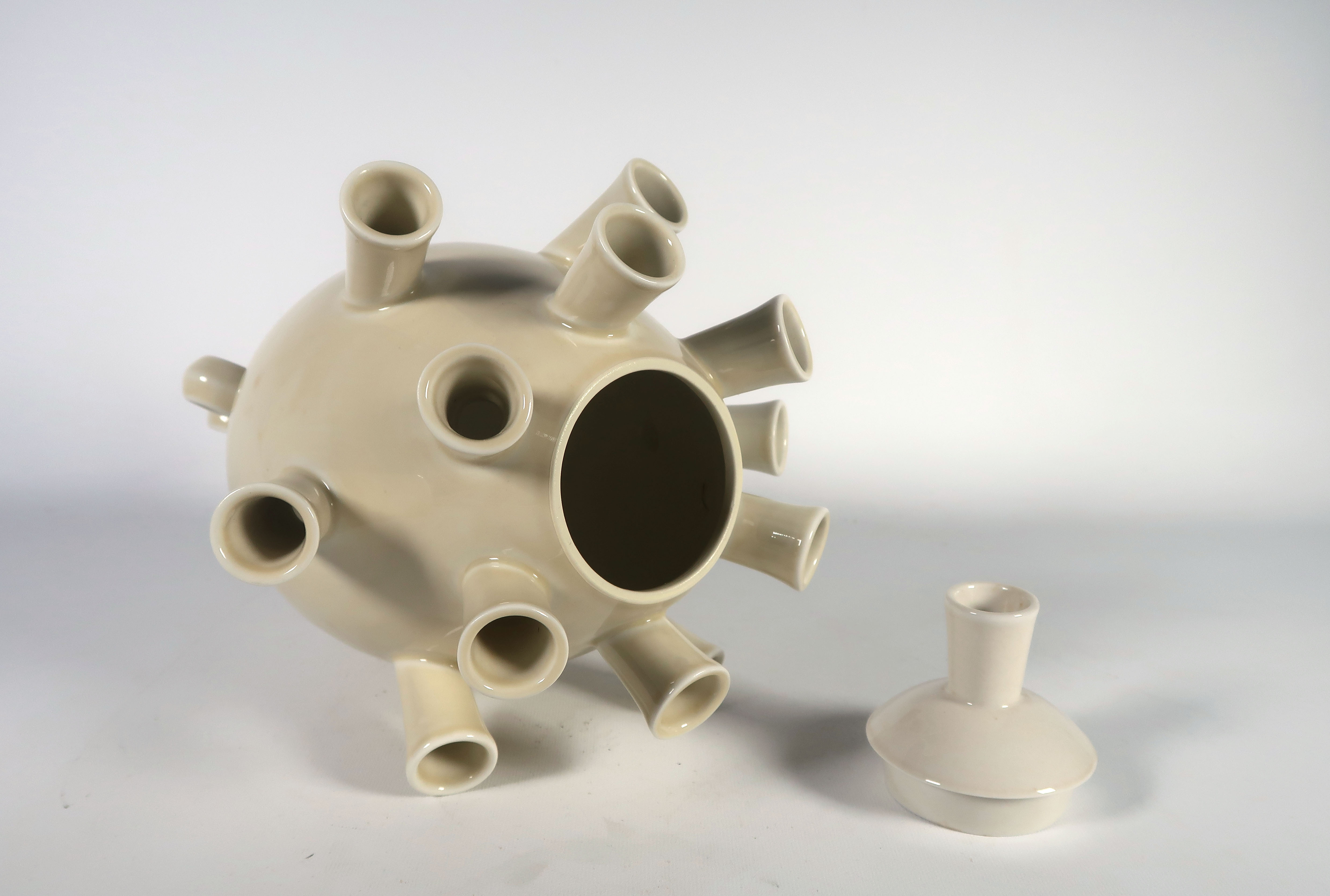 Maroeska Metz - Porselein, Tweekleurige tulpenvaas kopen? Bied vanaf 1!