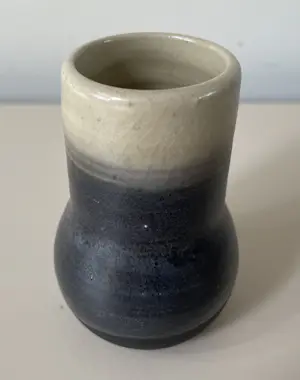 Mobach Keramiek - Schoorsteenvaasje ontwerp Joke Stroes kopen? Bied vanaf 28!