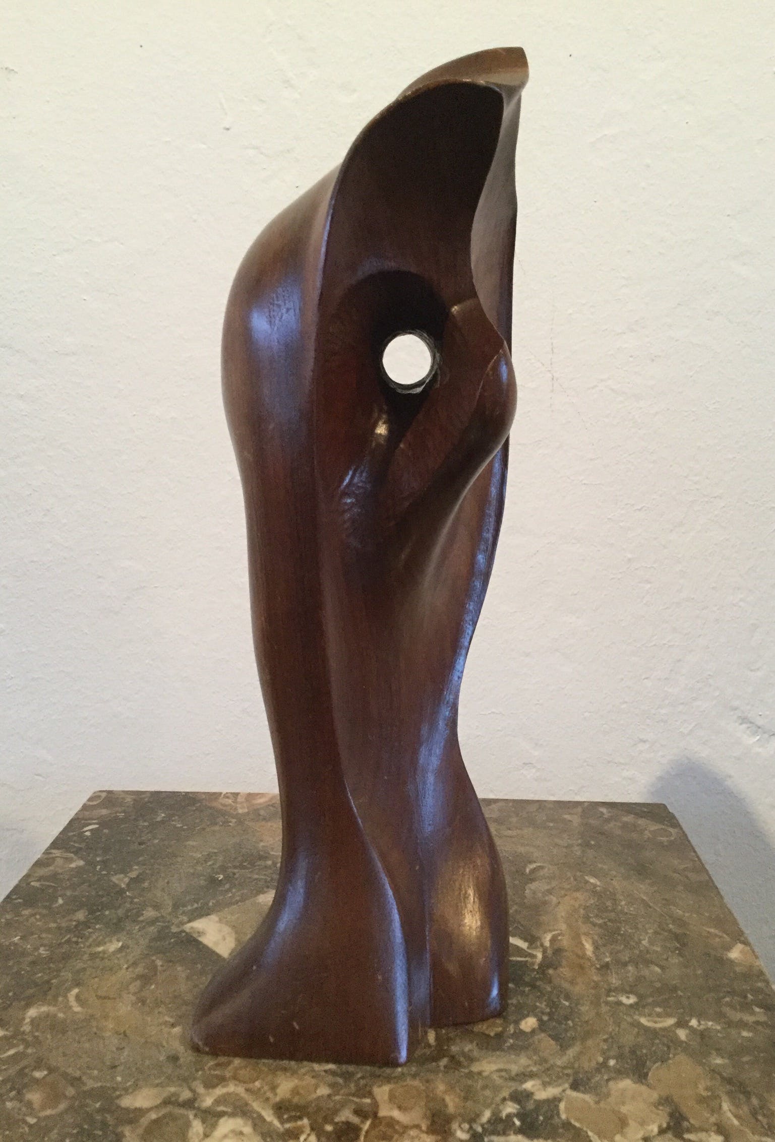 Jan Hoog - Een abstract houten sculptuur van Jan Hoog,1963. kopen? Bied vanaf 120!