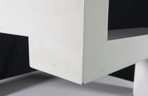 Gerrit Rietveld - (naar) - Wit gelakte houten Steltman stoel (links) kopen? Bied vanaf 500!