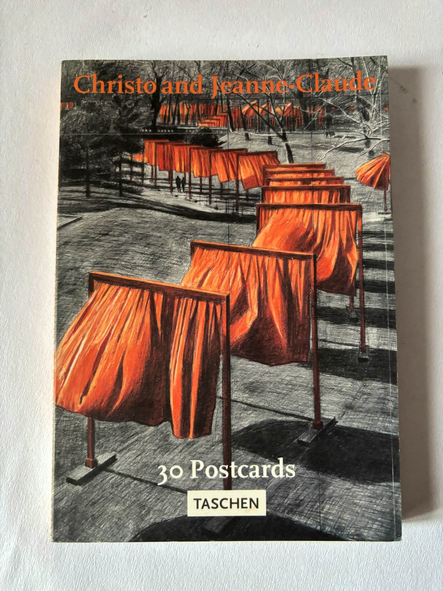 Christo - Christo and Jeanne Claude- 30 postcards- Taschen kopen? Bied vanaf 20!