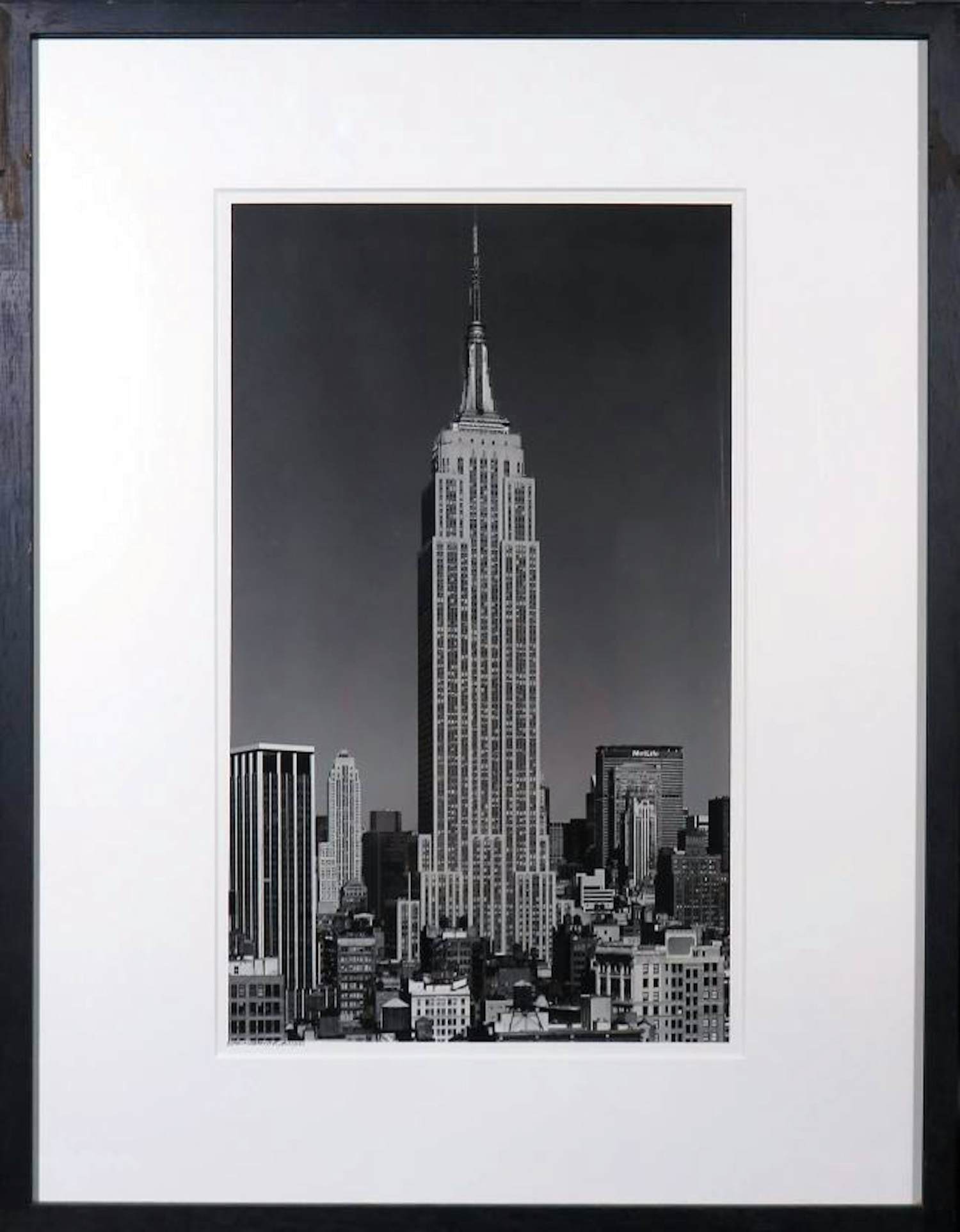 Teun Voeten - Foto, Empire 150 - Ingelijst verkocht voor € 70!